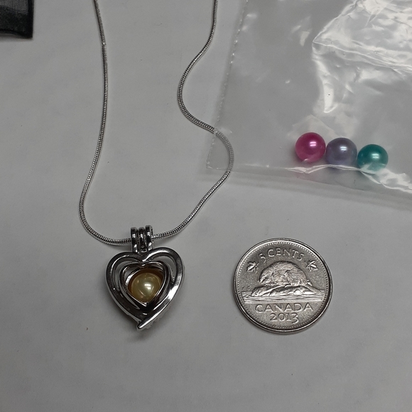 Dainty Heart Pendant Necklace NWOT - Picture 7 of 8